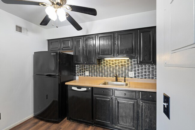 Building Photo - 25307 Shiawassee Cir