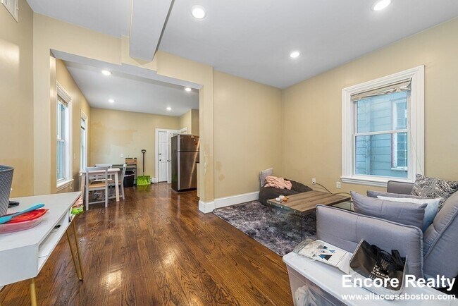 Building Photo - 1566 Tremont St