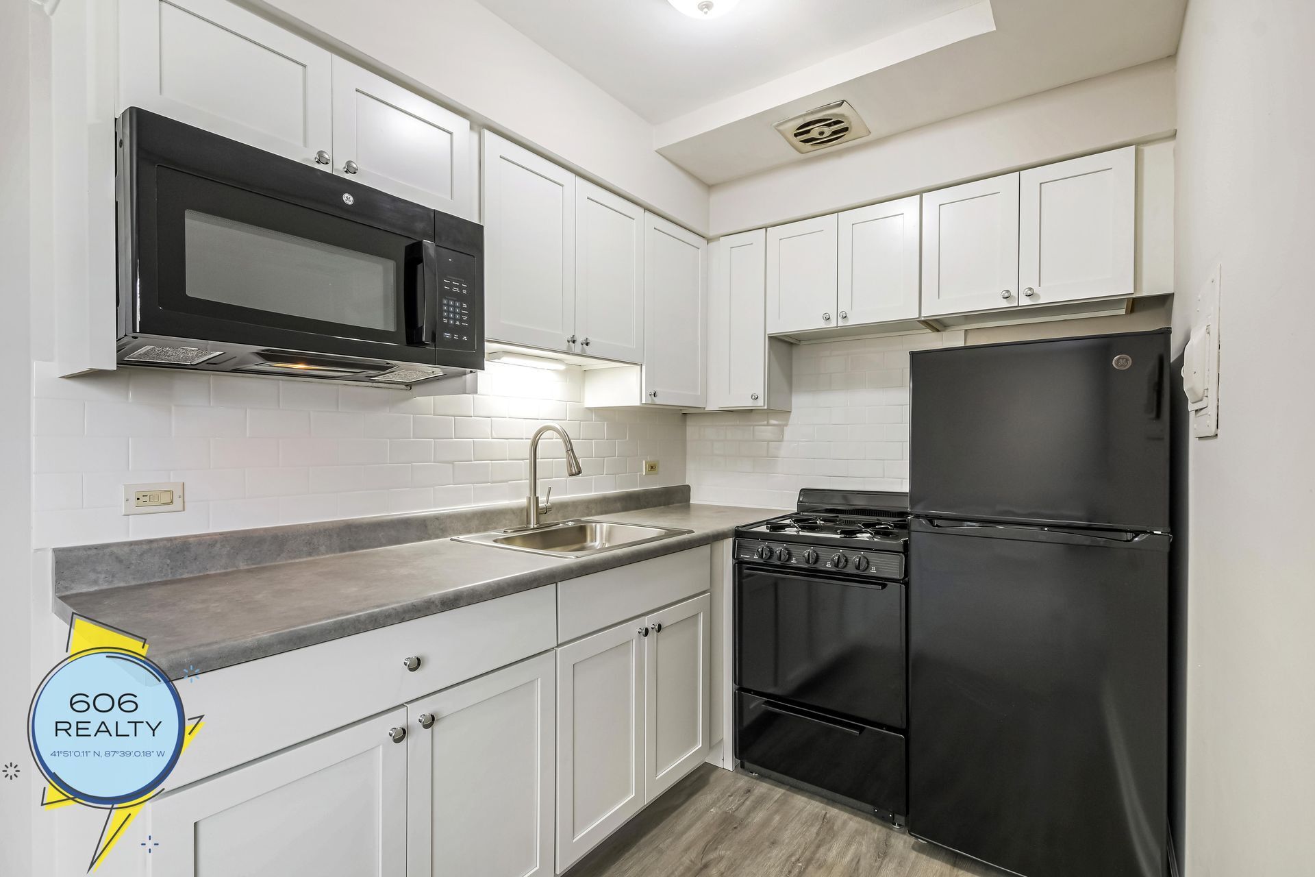 Building Photo - 3001 N Thatcher Ave