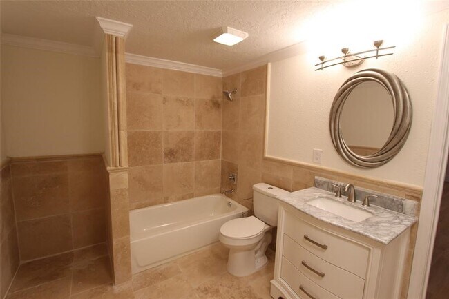 Building Photo - 6529 Schiller St