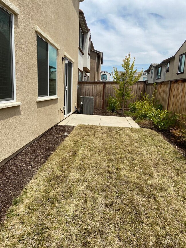 Building Photo - Folsom Ranch Community - 4 Bedroom, 2.5 Ba...