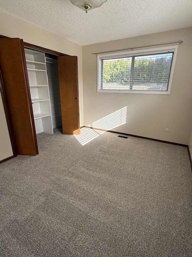 Building Photo - Amazing Freshly Updated Four Bedroom Two Bath Home In Amazing Lebanon Location!