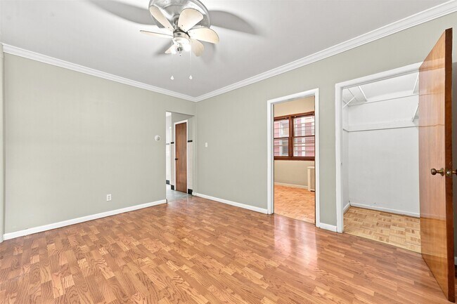 Building Photo - 129 W 28th St
