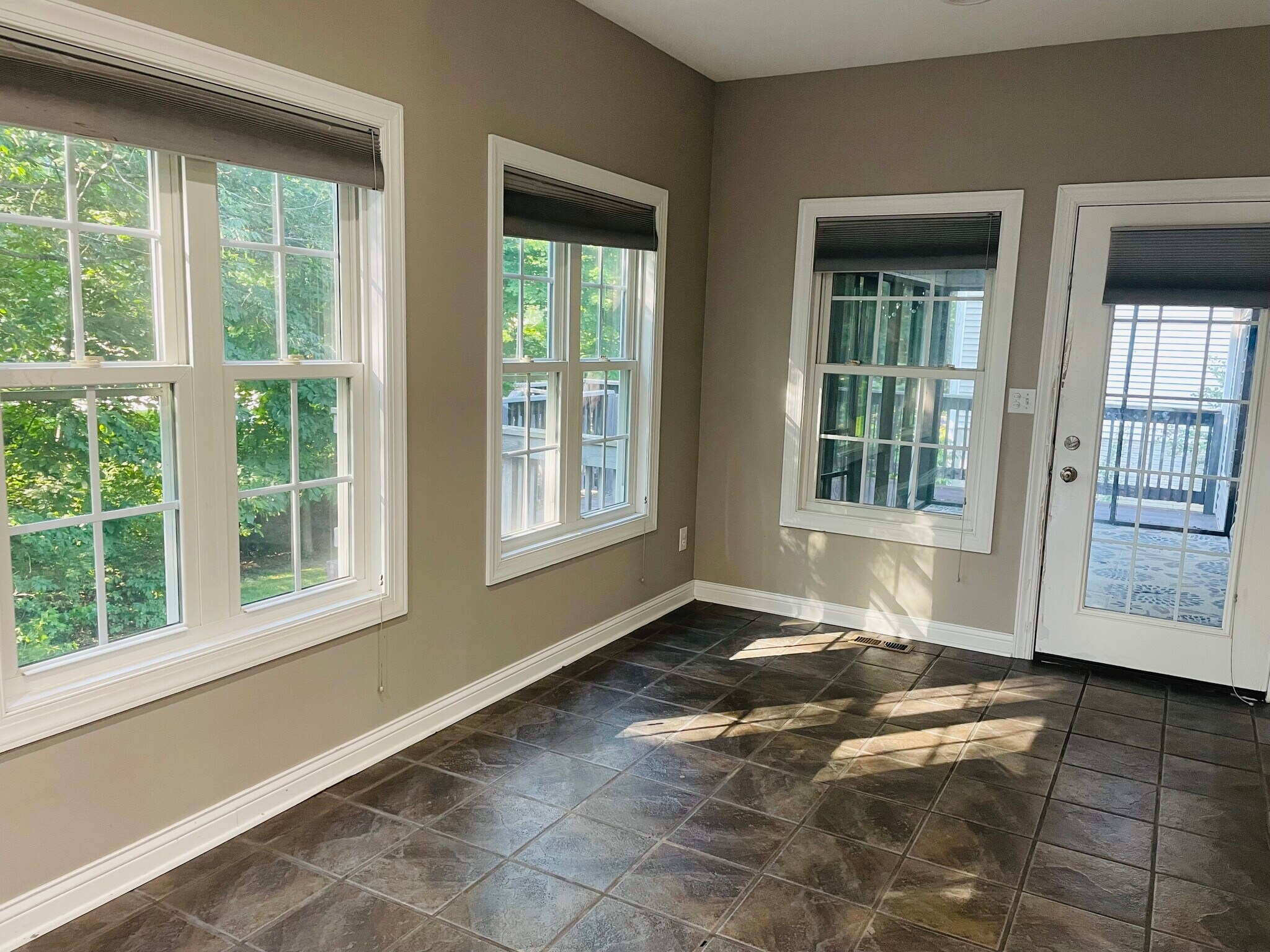 Building Photo - 5670 Honey Locust Dr