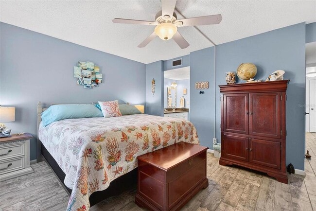 Building Photo - 2616 Cove Cay Dr