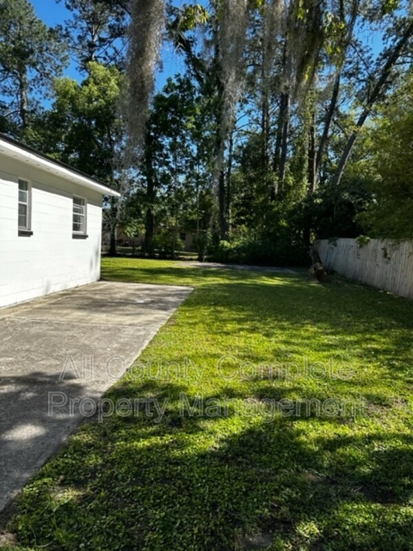 Building Photo - 6004 Marsha Dr