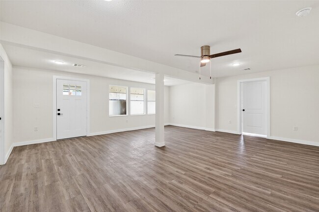 Building Photo - 8221 Bigwood St
