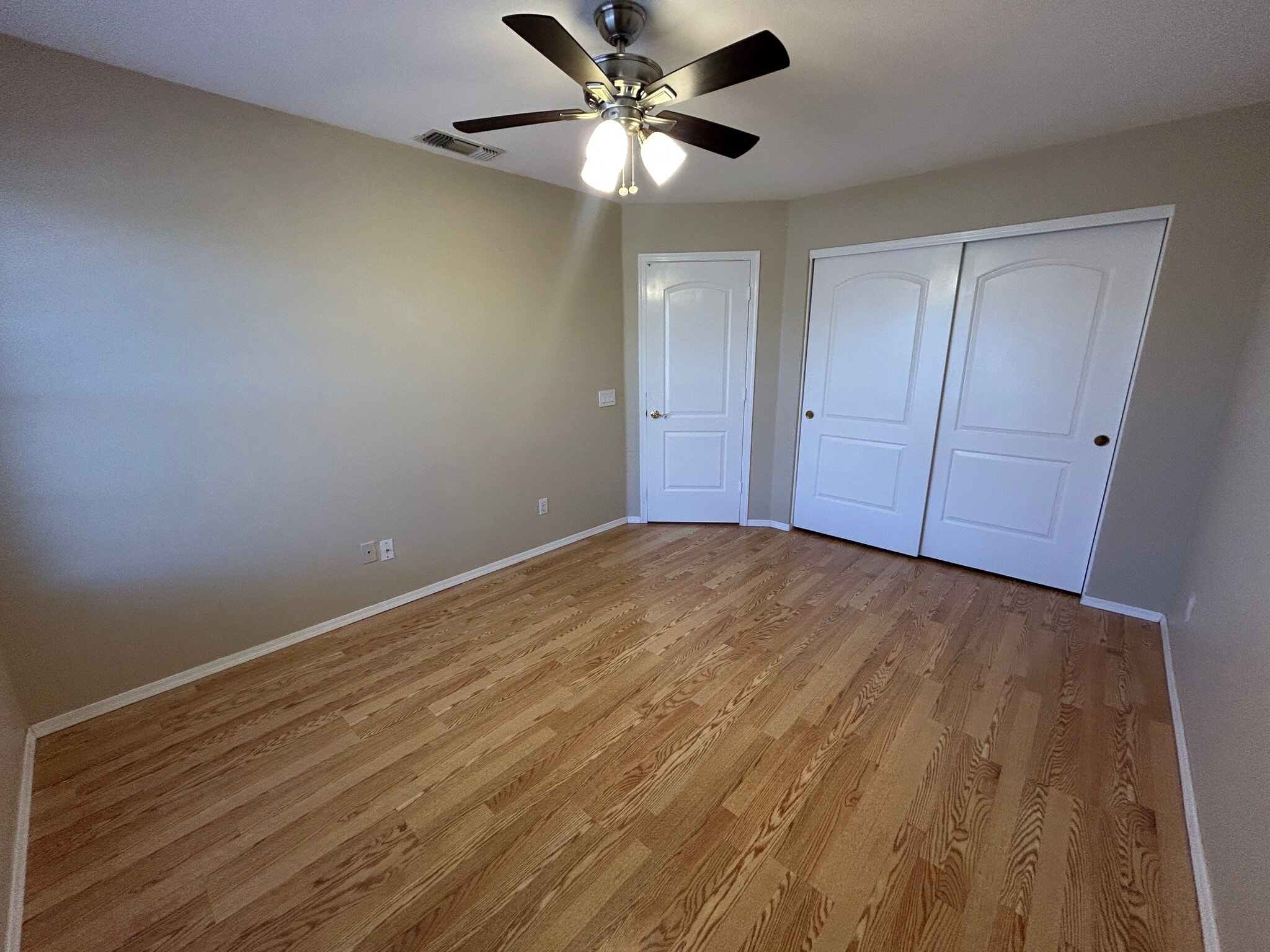 Building Photo - 7709 W Wahalla Ln