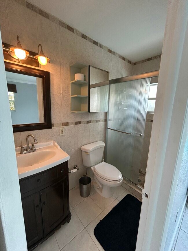 Building Photo - 5839 Daphne Dr