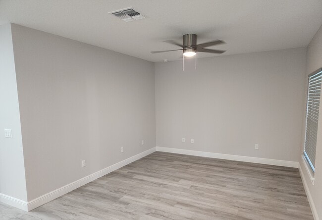Living Room - 710 W Beresford Rd