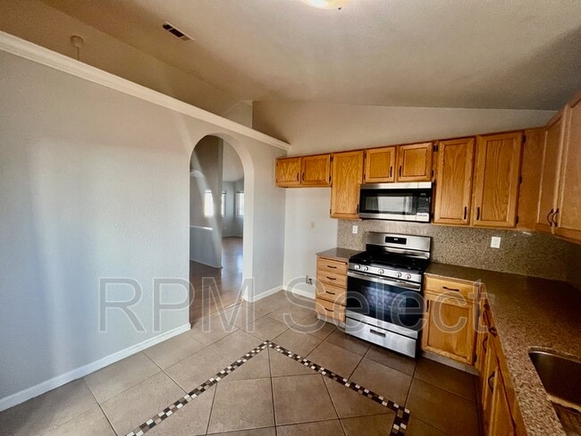 Building Photo - 1180 Camellia Ln