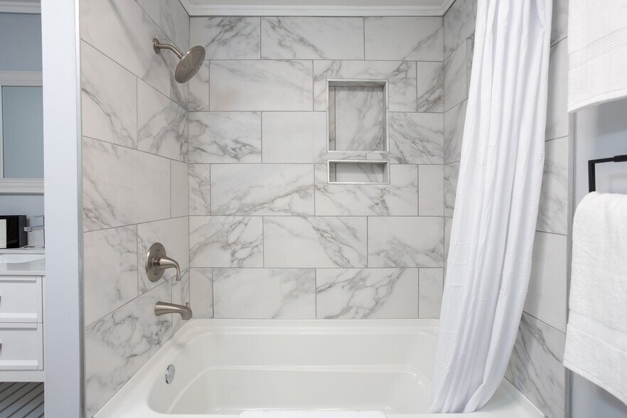 Building Photo - 723 W Mckinley St