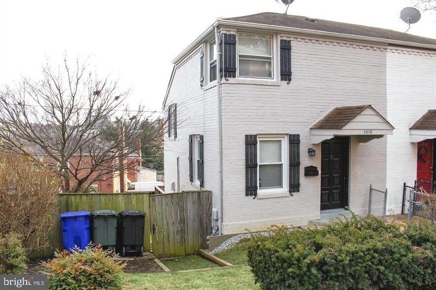 Primary Photo - 3616 Kemper Rd