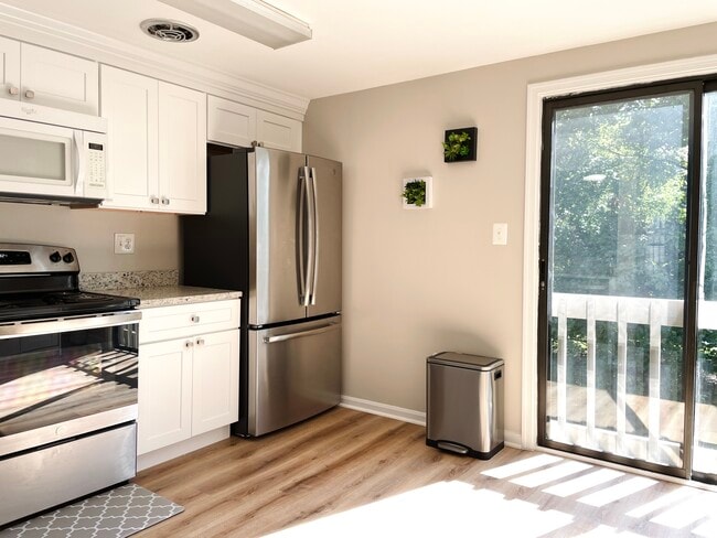 Building Photo - 9516 Dunbrook Ct