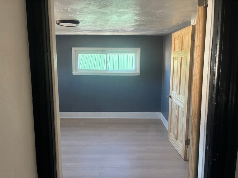 Building Photo - 609 Main St