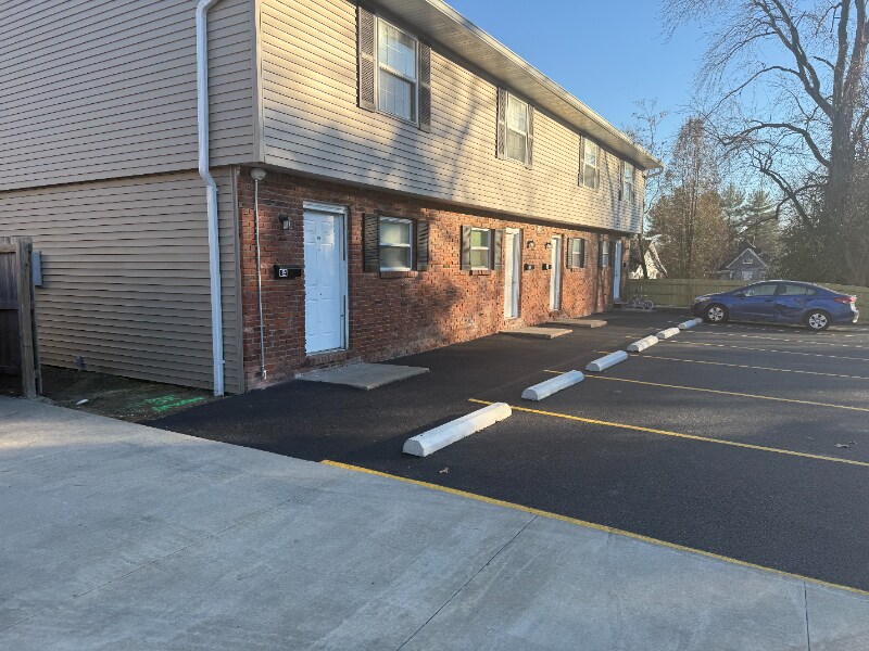 Building Photo - 1001 College Ave