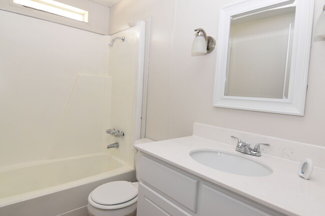 Building Photo - Spacious & Updated Double-Wide Home on a L...