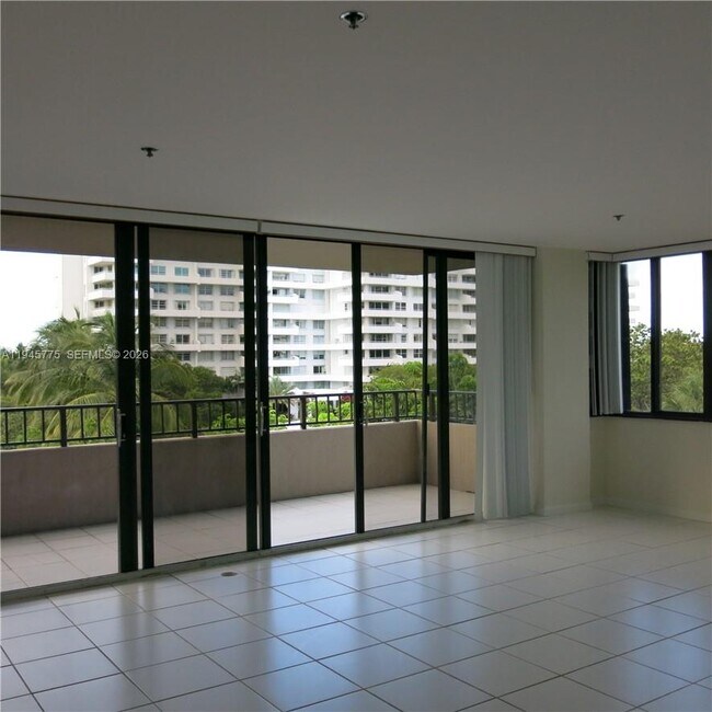 Building Photo - 251 Crandon Blvd