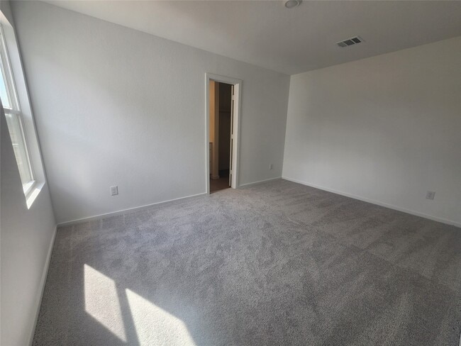 Building Photo - 906 Pertuso Ln