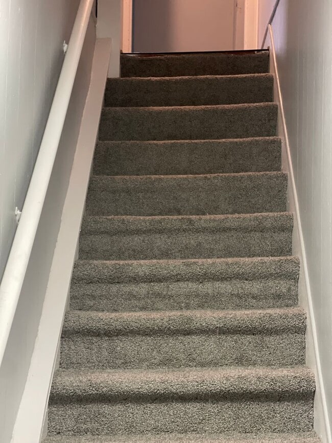 Building Photo - Coming SOON! UPDATED! GREAT AMENITIES! GREAT LOCATION! 4 Bedroom 2.5 Bathroom