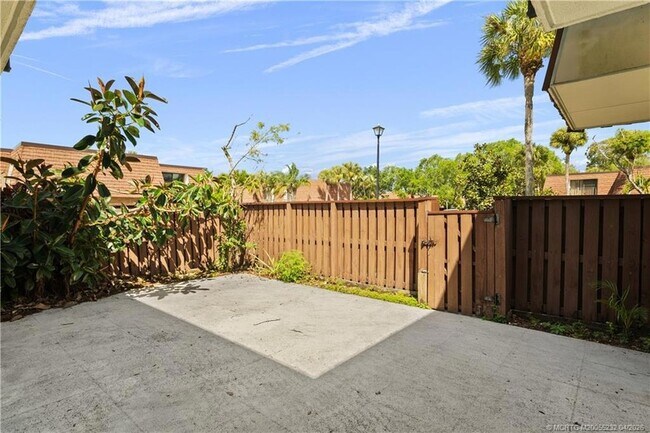 Building Photo - 3579 SW Sunset Trace Cir