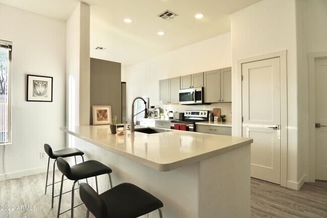 Building Photo - 4726 E Chisum Trail