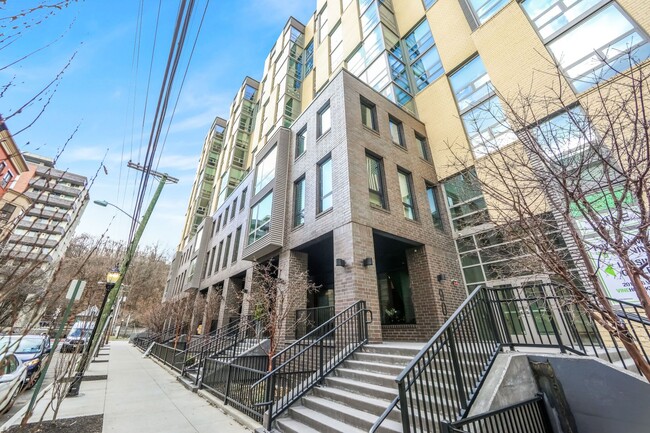 Building Photo - 901 Monroe St