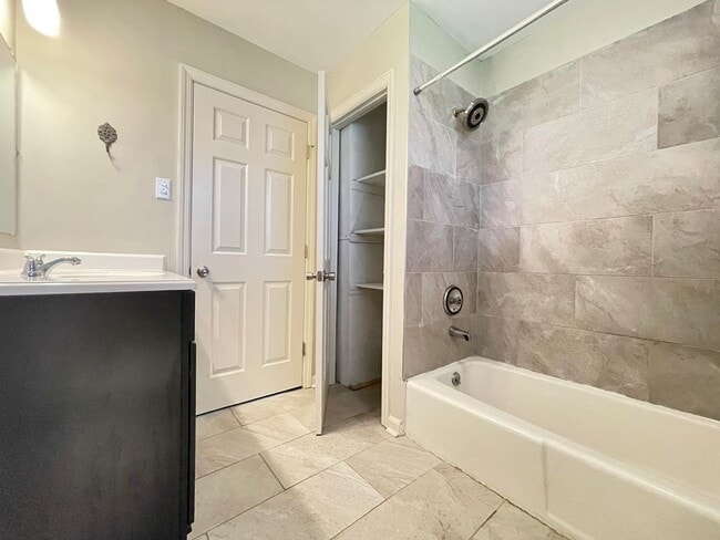 Building Photo - 223 Raintree Ln