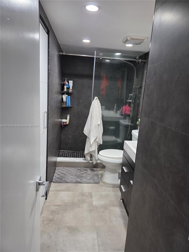 Building Photo - 9320 Fontainebleau Blvd