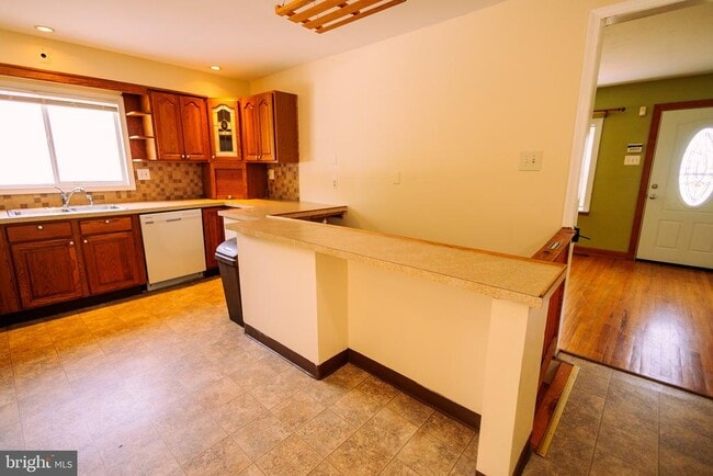 Building Photo - 222 MacClelland Ave