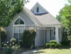Building Photo - 2 bedroom Home in Harbor Town!!