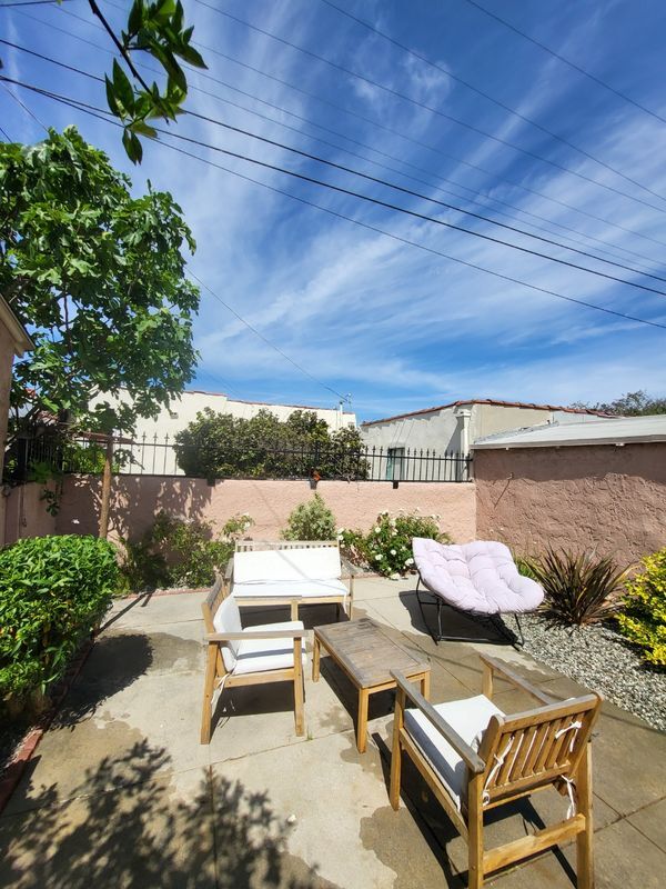 Building Photo - 1067 W 83rd St