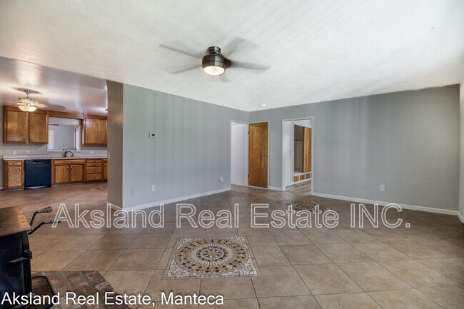 Building Photo - 3007 W Lathrop Rd
