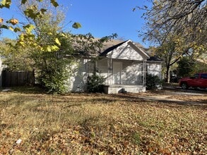 Building Photo - 613 S Fielder Rd