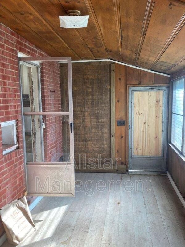 Building Photo - 5574 Beechwood Ave