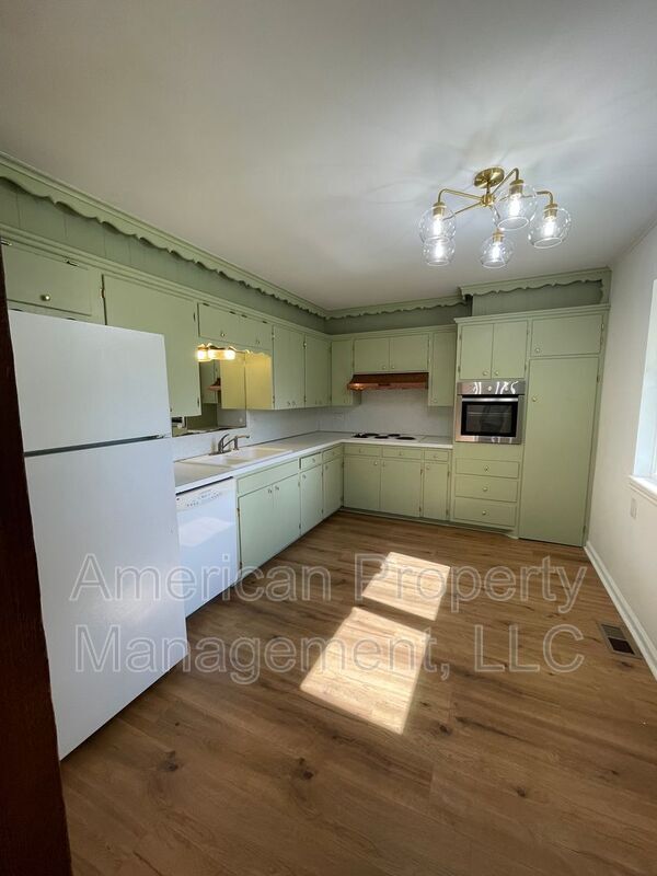 Building Photo - 5102 E 33rd St