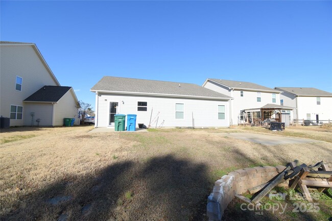 Building Photo - 3296 Saddlebrook Dr