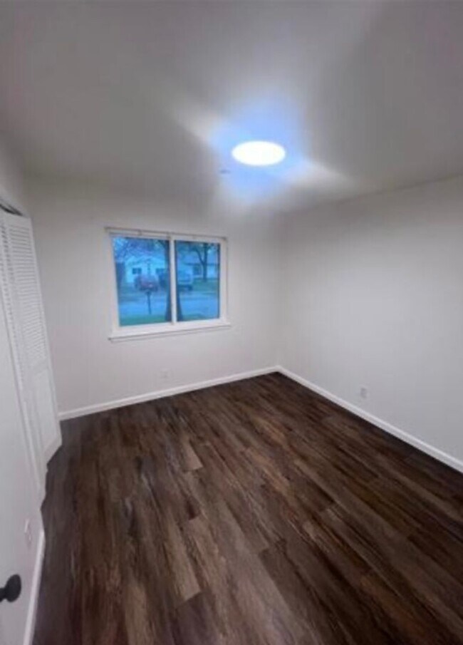 Building Photo - Looking for a shorter lease term? Available for 6-9 month lease.