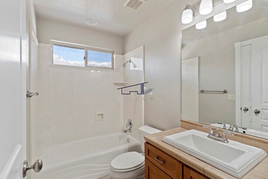 Building Photo - 2368 N 650 E