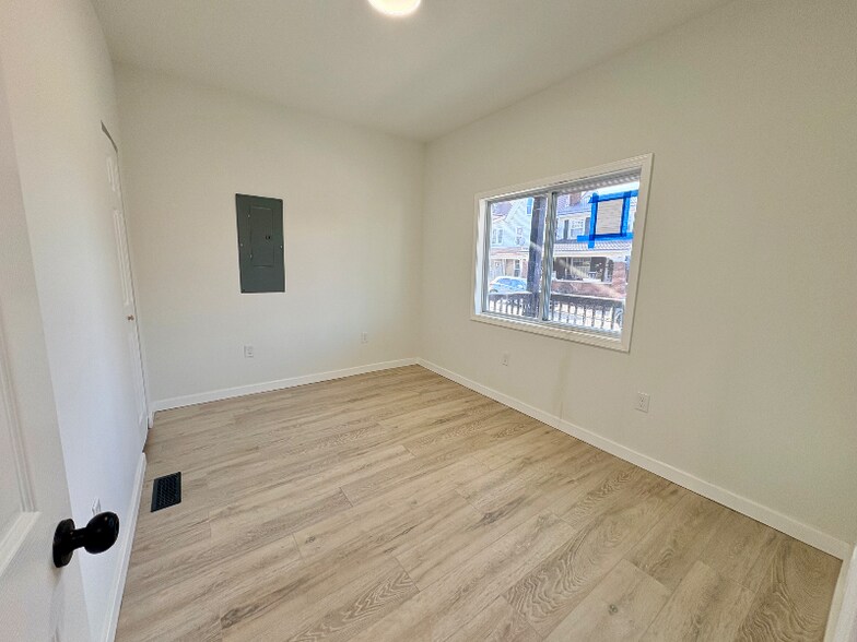 Building Photo - 115 Crawford Ave