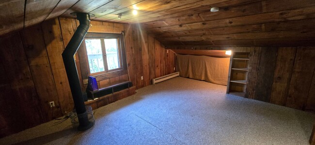 Building Photo - Charming 1-bedroom cottage nestled just 4 miles west of downtown Sebastopol in the heart of West ...