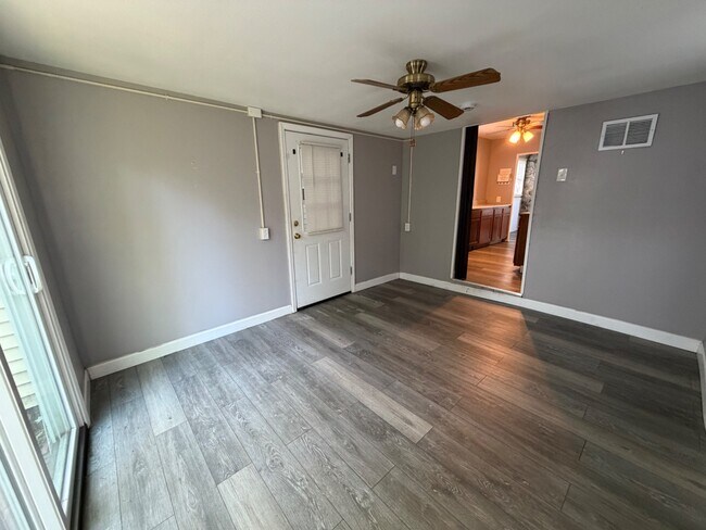 Building Photo - 1432 Bel Air