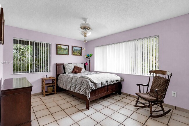 Building Photo - 3761 Alcantara Ave