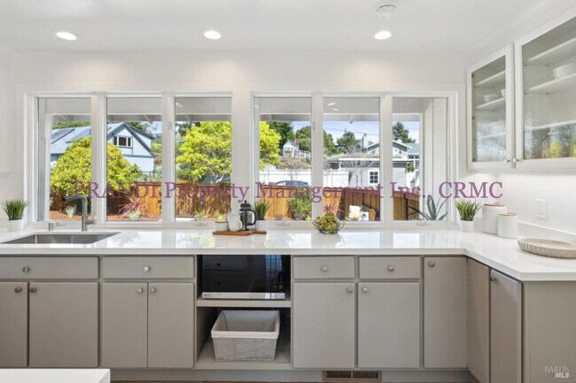 Building Photo - Quintessential Mill Valley Lifestyle in th...