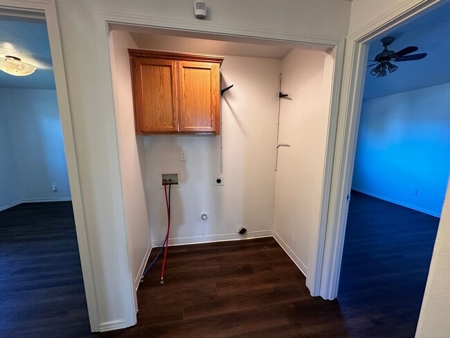 Building Photo - 3 Bedroom 2 Bath Single Family House