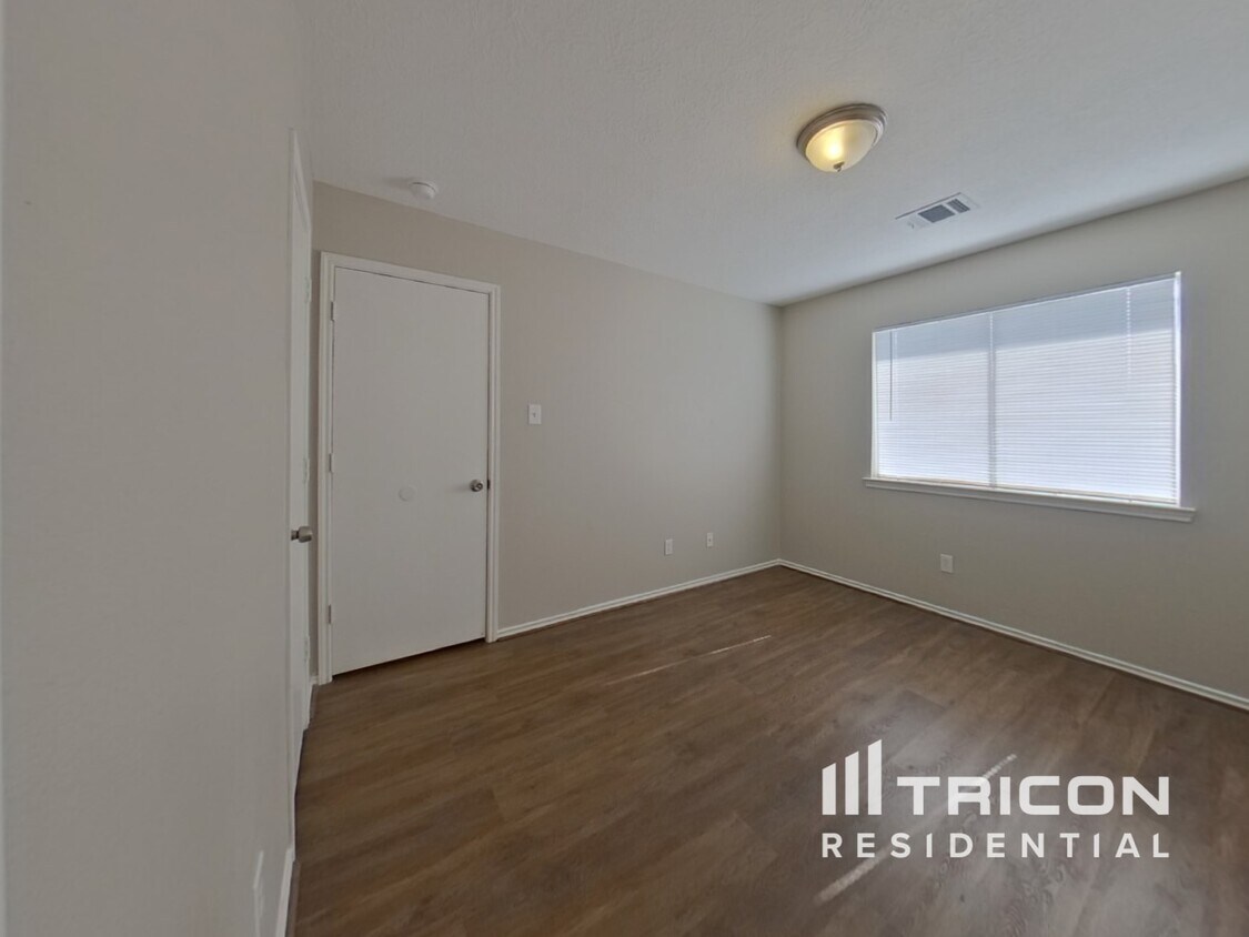 Building Photo - 33107 Cottonwood Bend