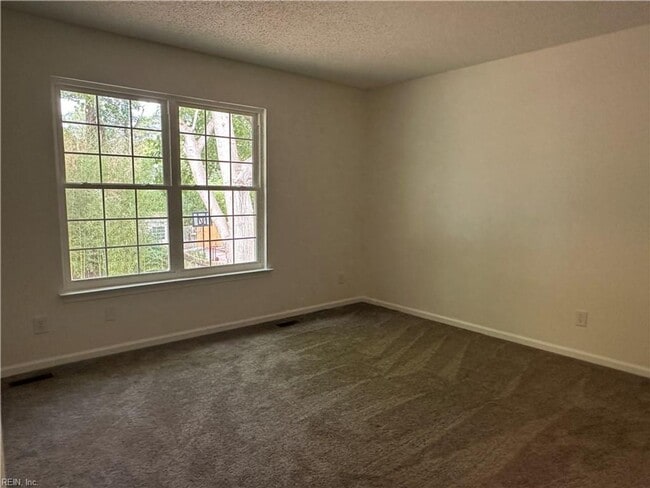 Building Photo - Beautiful 3 Bedroom 2.5 Bathroom Home in Lynnhaven