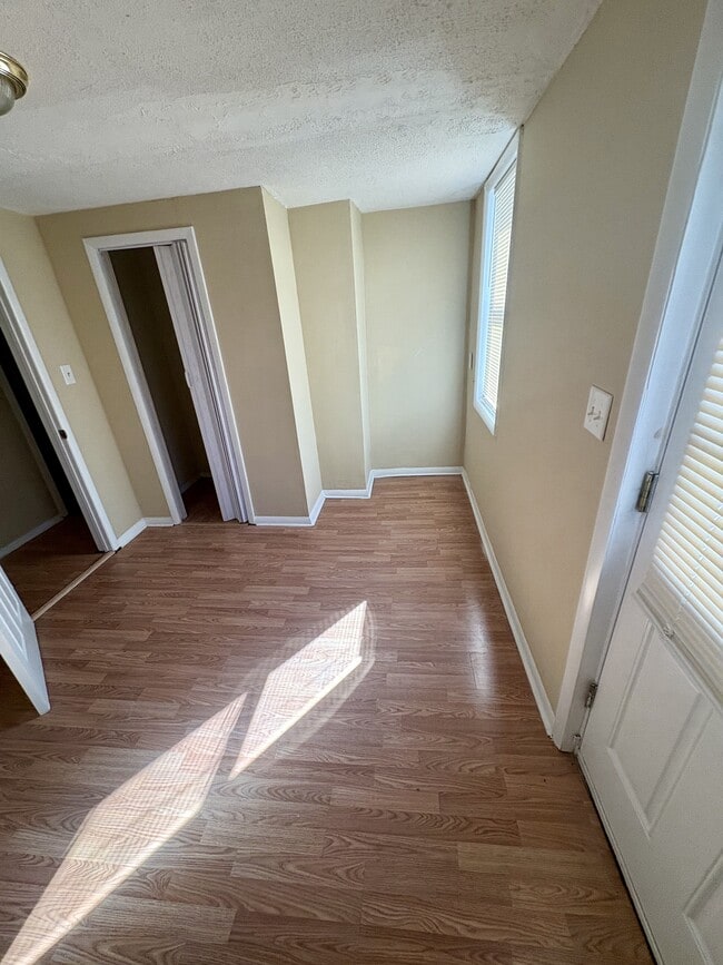 Building Photo - 150 S Sumner Ave