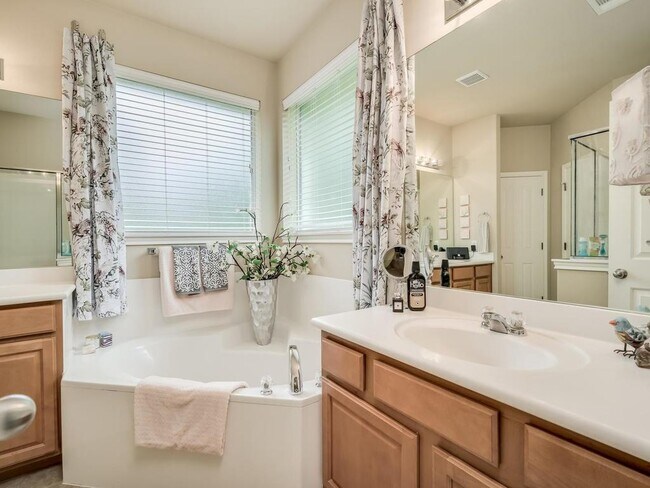 Building Photo - 14508 Broadwinged Hawk Dr