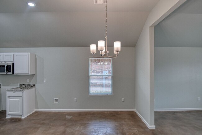 Building Photo - Brand New Construction in Varenna Landing! Storm shelter and lawn care included!